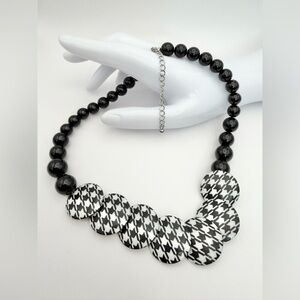 HOUNDSTOOTH NECKLACE